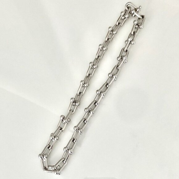 Hardware Bold Large Links U shaped Necklace - Picture 6 of 11